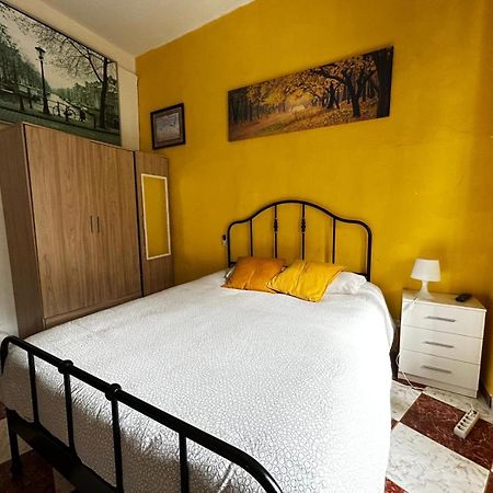 Santa Isabel Low Cost Rooms In Private House Sevilha Exterior foto