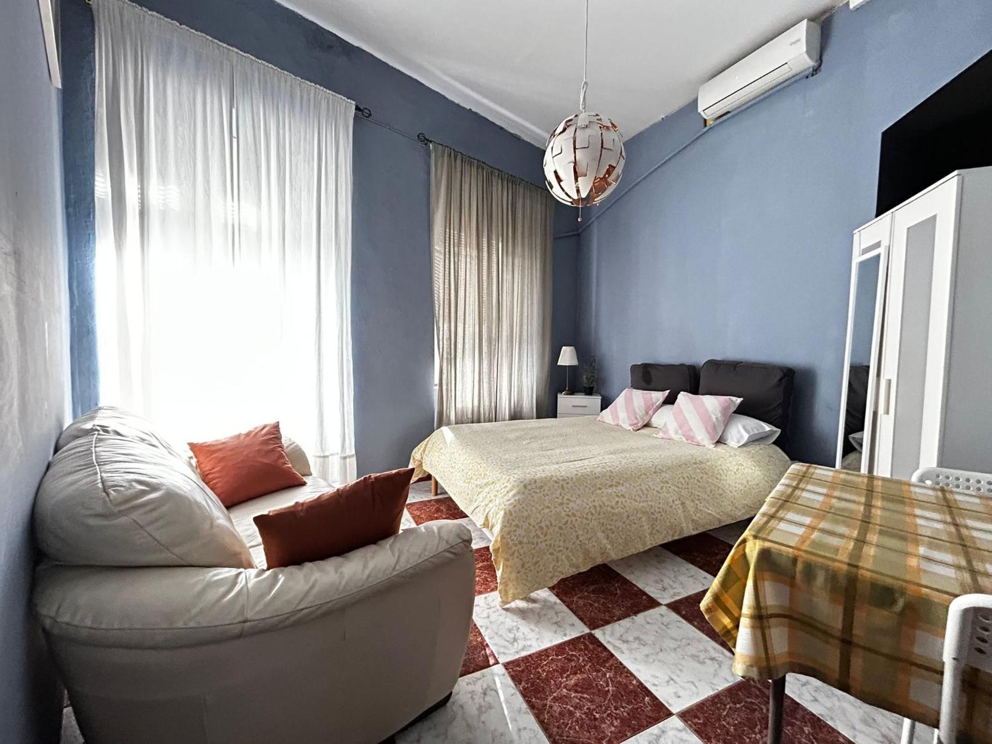Santa Isabel Low Cost Rooms In Private House Sevilha Exterior foto