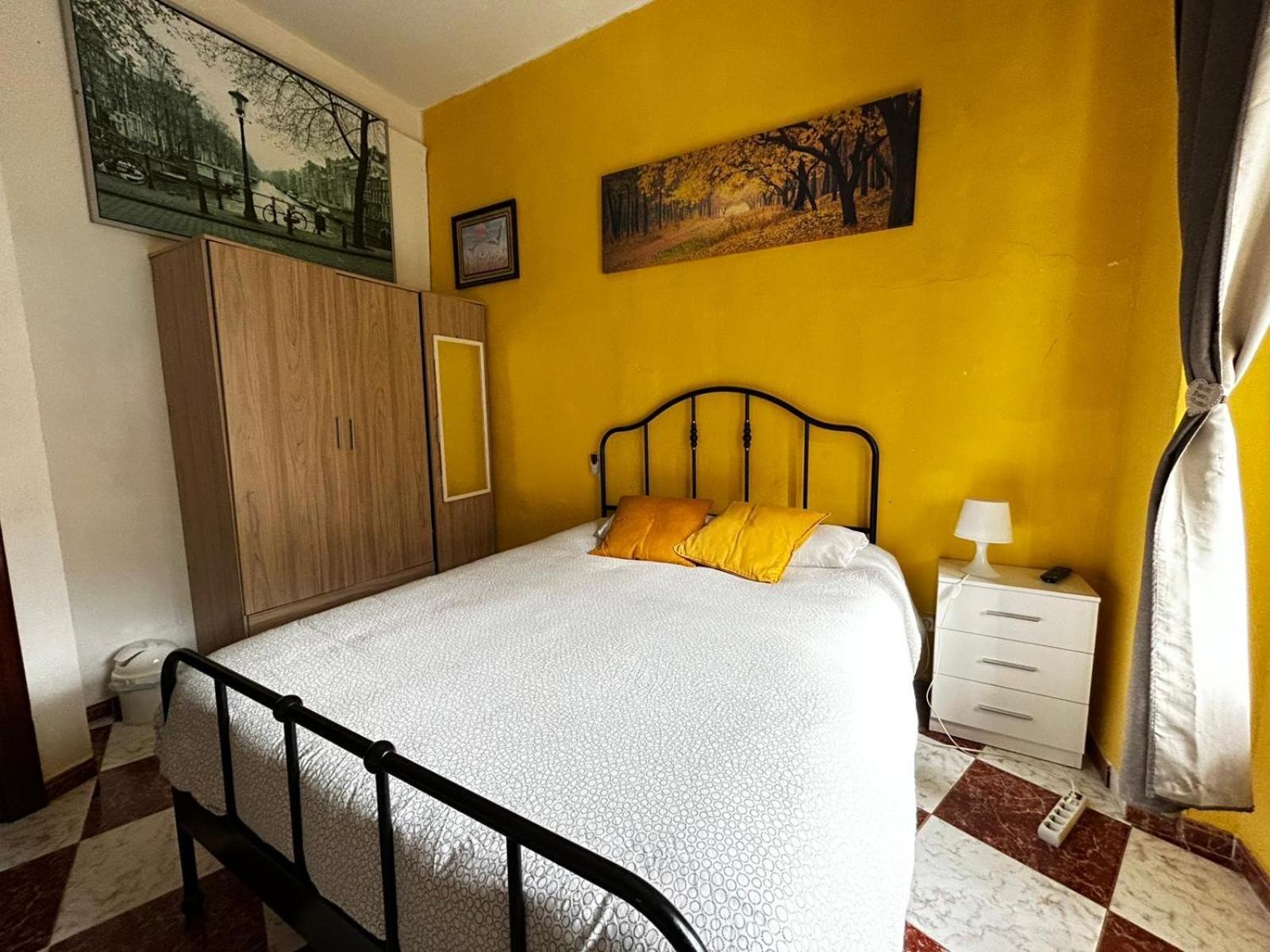 Santa Isabel Low Cost Rooms In Private House Sevilha Exterior foto
