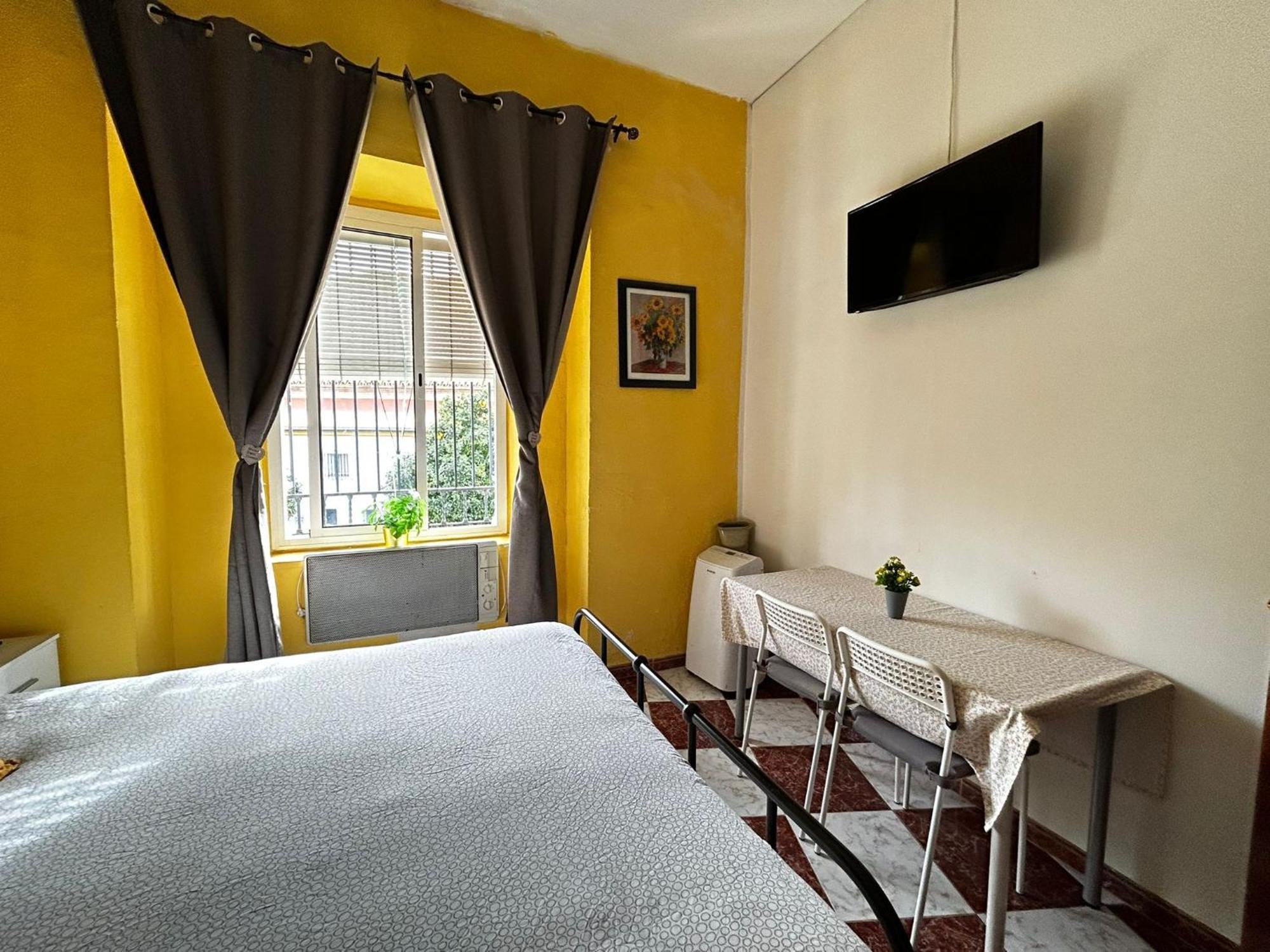 Santa Isabel Low Cost Rooms In Private House Sevilha Quarto foto