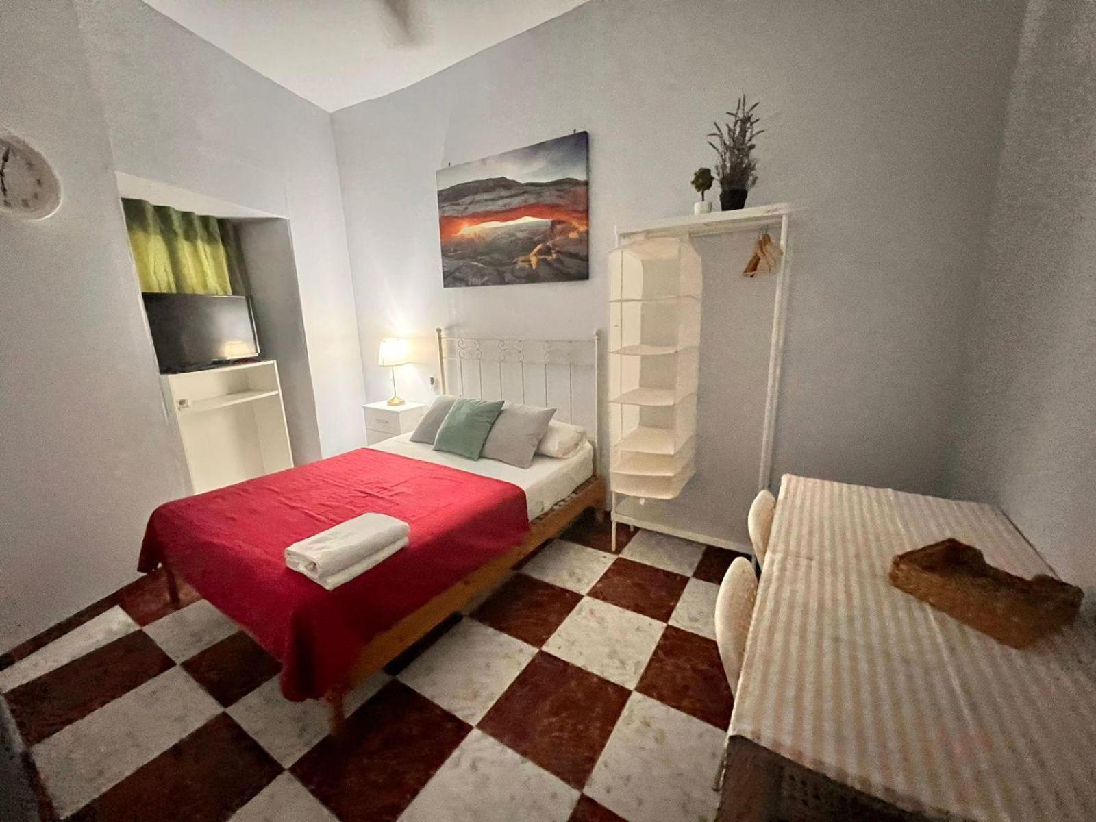Santa Isabel Low Cost Rooms In Private House Sevilha Exterior foto